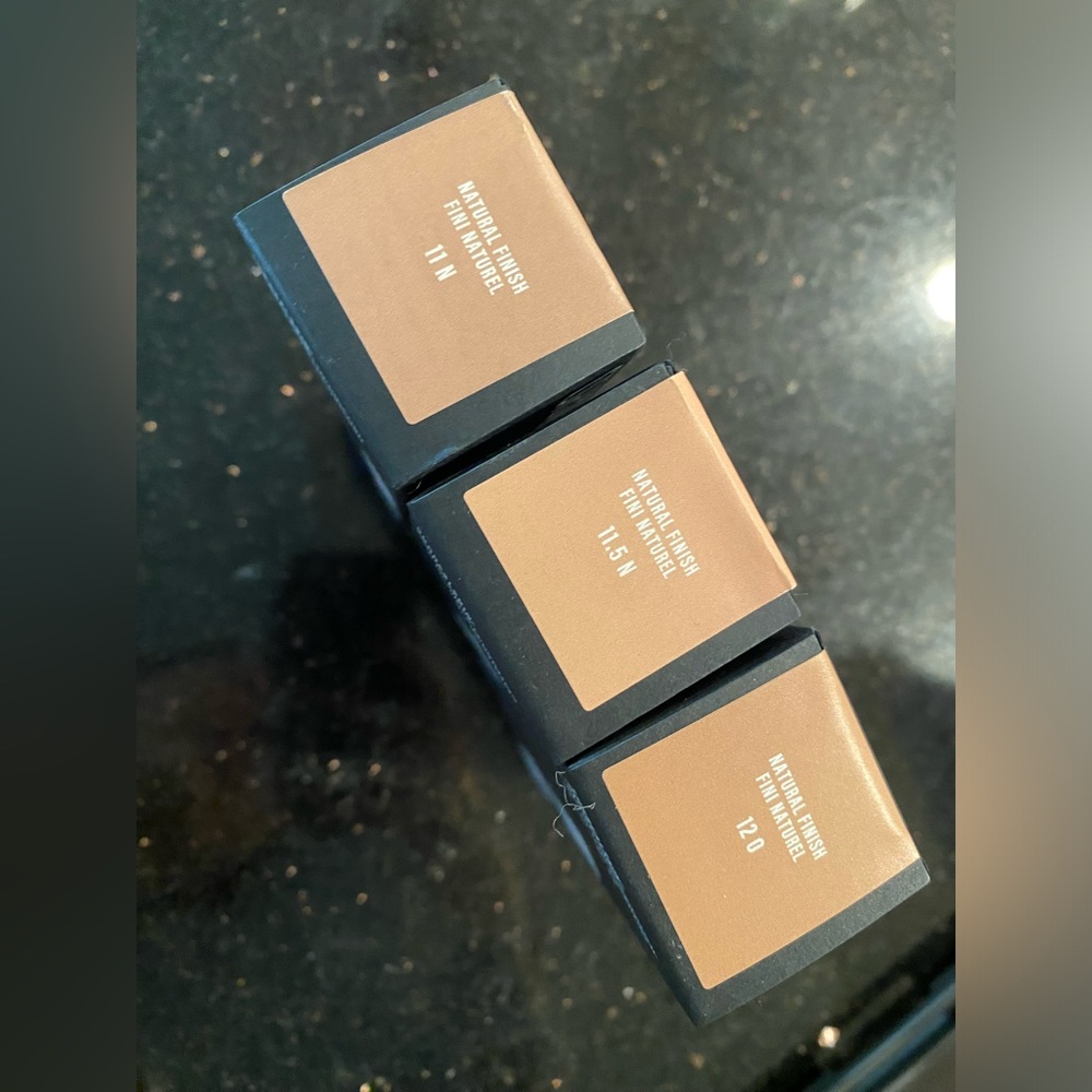 Bundle of 3 Makeup by Mario SURREALSKIN NATURAL FINISH FOUNDATION new with box - Picture 2 of 6